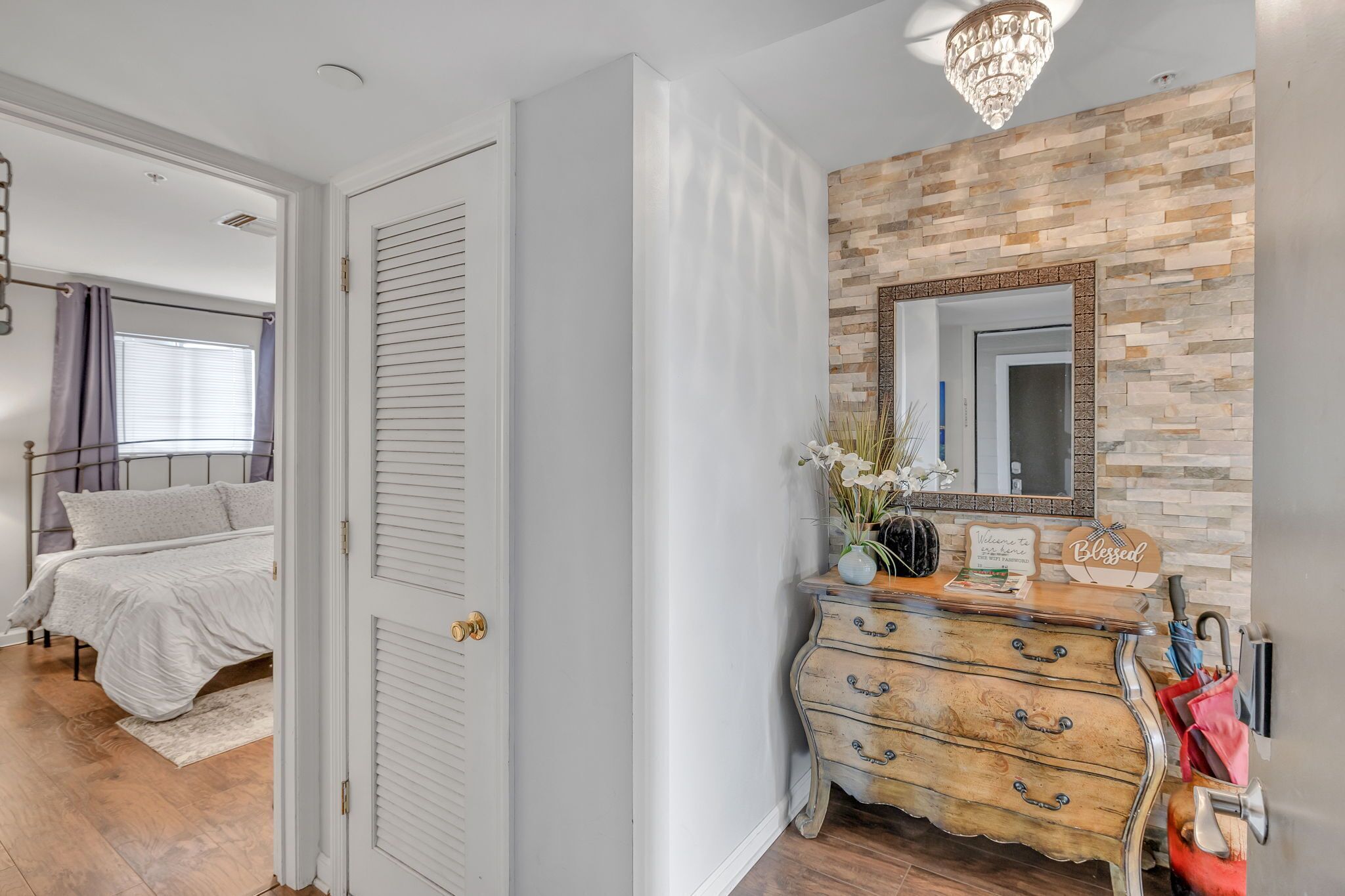 2 chambres, fer et planche à repasser, Wi-Fi gratuit, draps fournis