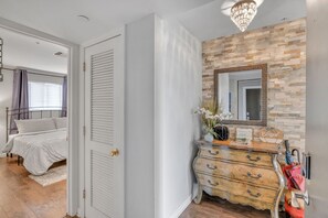 2 soverom, strykejern/-brett, wi-fi (inkludert) og sengetøy