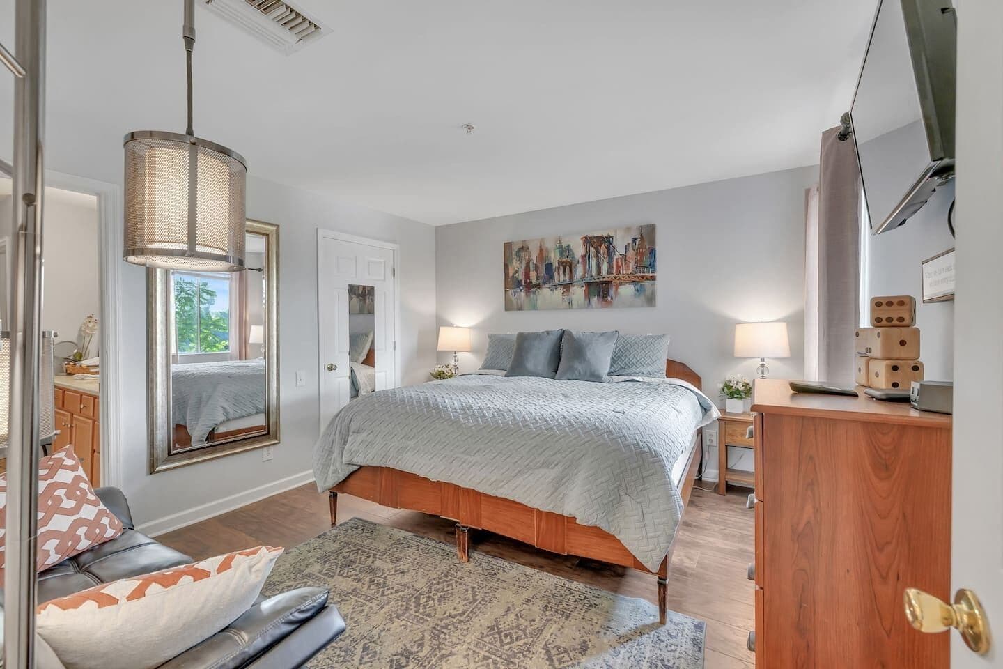 2 bedrooms, iron/ironing board, WiFi