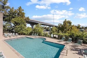 Pool - Nash Condo 5min to Broadway! 2Bed/2Bath, Sleep 6 (Nashville)