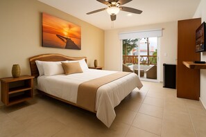 Deluxe Room | Down duvets, in-room safe, free WiFi, bed sheets - Villa Sofia Holiday Accommodations (Cancun)