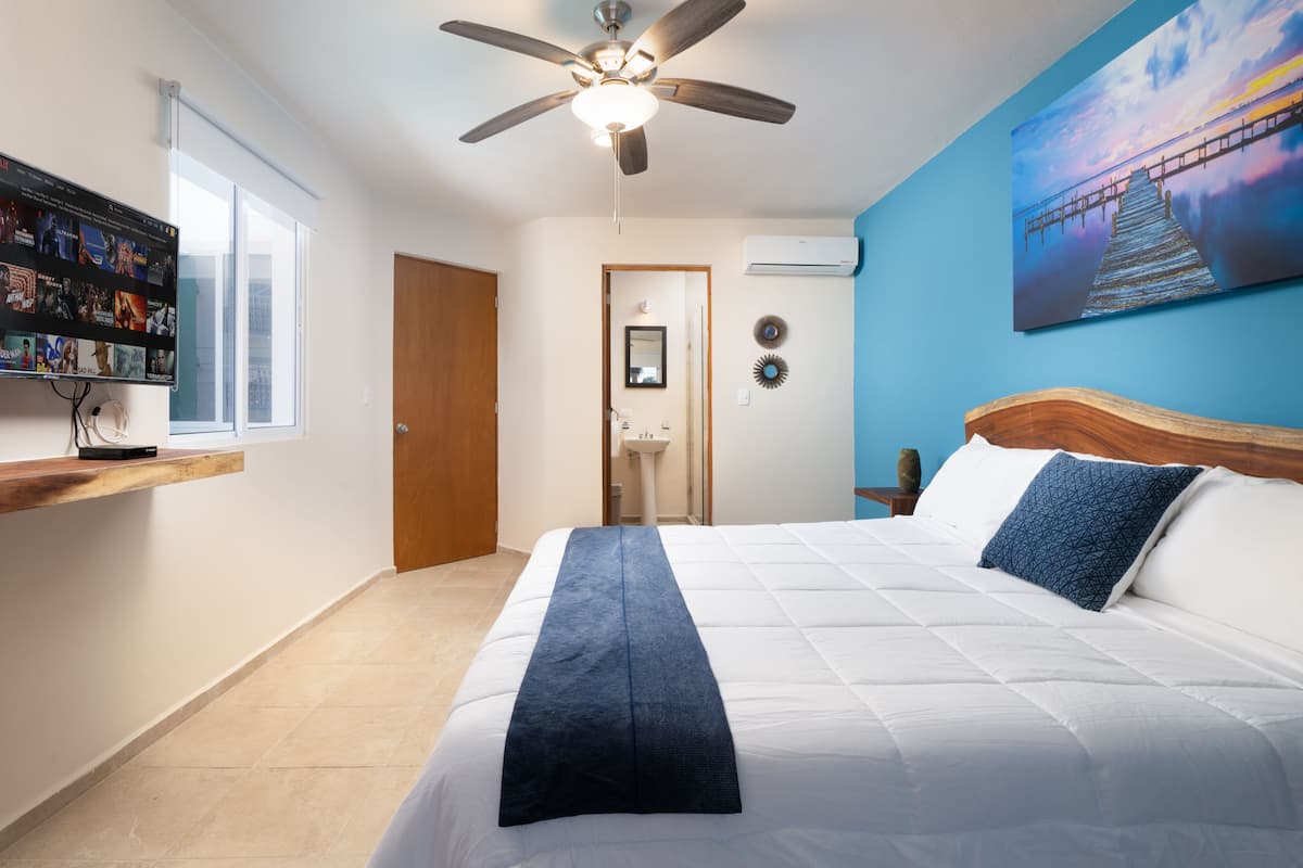 Deluxe Room | Tech