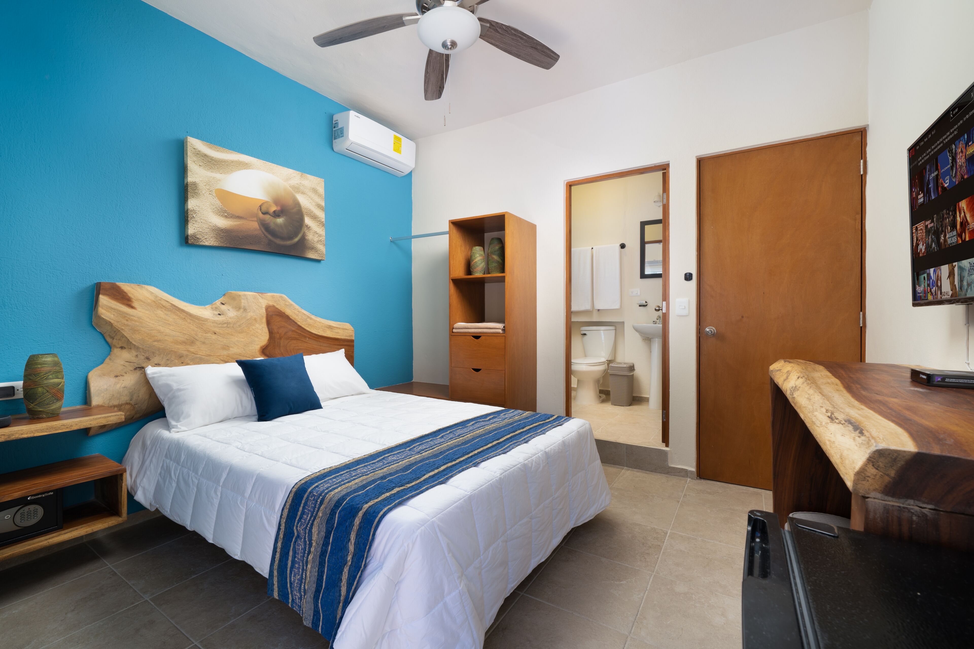 junior room | 1 bedroom, down duvets, in-room safe, free wifi