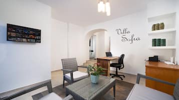 40-Zoll-Fernseher mit Kabelempfang, Netflix, Smart Speakers