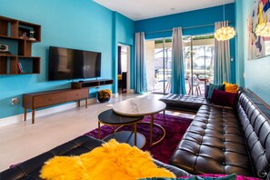 TV connectée, jeux vidéo, livres