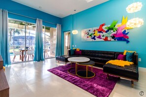 TV connectée, jeux vidéo, livres