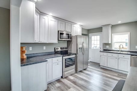 Fridge, microwave, oven, stovetop. RAFTON INN VACATION RENTAL