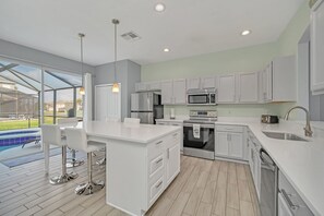 Fridge, microwave, oven, stovetop - Luxury Disney Home ✨ Pool ✨ Spa ✨ Game Room ✨ Wifi (Kissimmee)