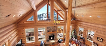 'The Nest' Rustic Luxury Cabin with Hot Tub & Stunning Views at Powder Mountain