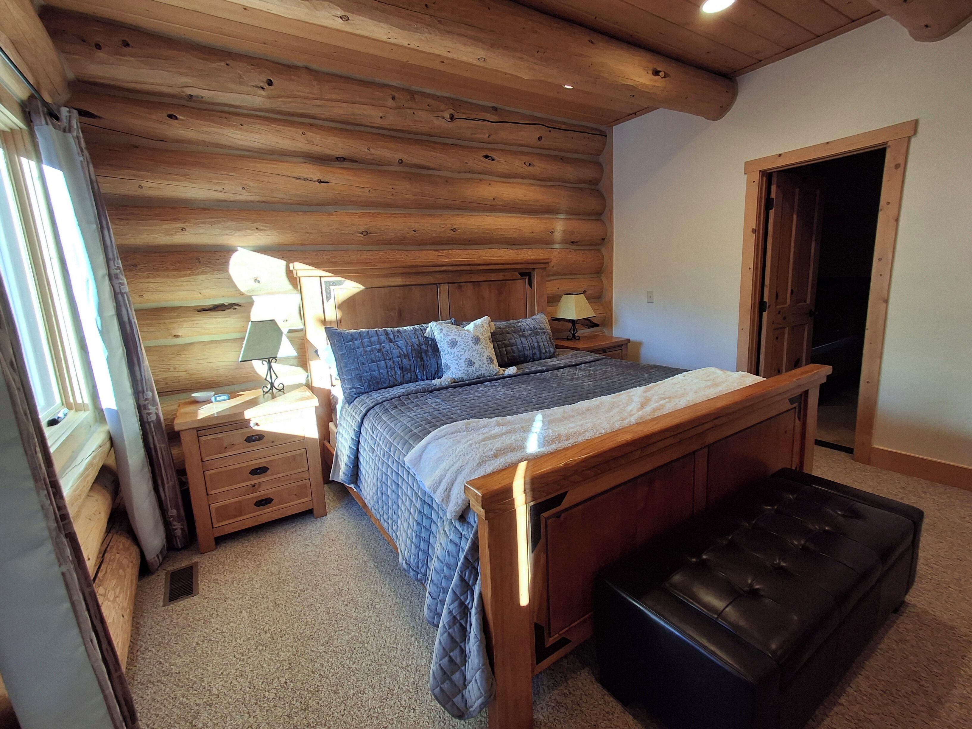 4 bedrooms, desk, iron/ironing board, free WiFi