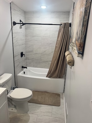 Bathtub, jetted tub