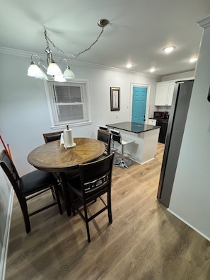 Dining - Chill & Relax 3bd (Marietta)