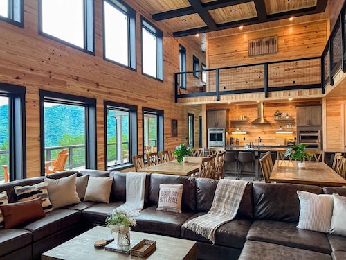 Incredible Views, Arcade, Sauna/Steam/Spa @ NC's Most Epic Home @Peachtree Ridge