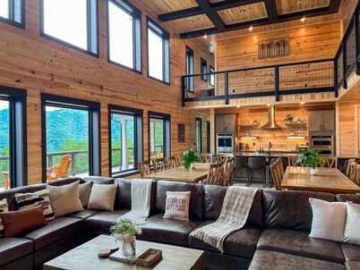 Incredible Views, Arcade, Sauna/Steam/Spa @ NC's Most Epic Home @Peachtree Ridge