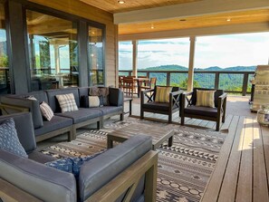 تناول الطعام بالخارج