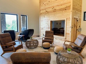 المنشأة من الداخل