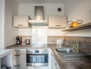 Geladeira, micro-ondas, fogão, lava-louças