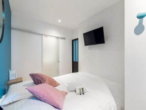 1 chambre, fer et planche à repasser, Wi-Fi, draps fournis