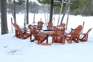 Outdoor dining - Lazy Bear Lodge on snow/UTV trails and lake (Saint Germain)