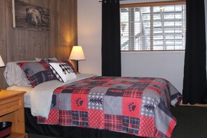 2 bedrooms, desk, iron/ironing board, travel cot