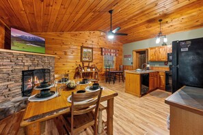 Dining - Hot Tub, Easy Roads! Roomy One Level Cabin in a Great Location! (Gatlinburg)