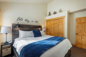 4 bedrooms, desk, iron/ironing board, travel crib