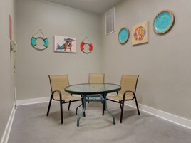 Condo (2 Bedrooms) | Property amenity