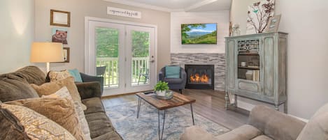 Condo (2 Bedrooms) | Front of property