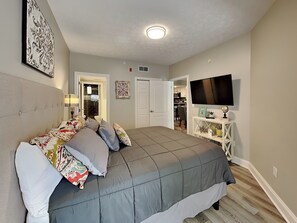 Condo (2 Bedrooms) | Property amenity