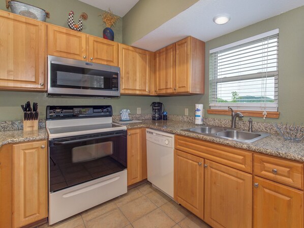 Condo (2 Bedrooms) | Property amenity