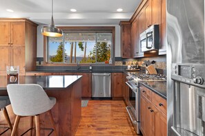 雪櫃、微波爐、焗爐、爐具