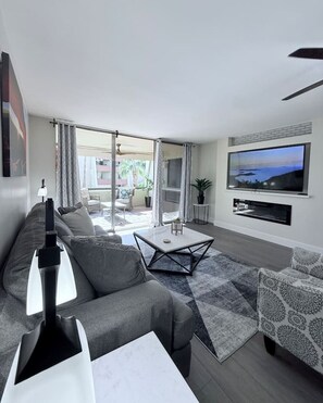 Smart TV, ping pong - Lovely Condo in Old Town Scottsdale with Pool (Scottsdale)