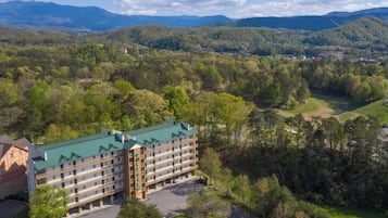 Condo (2 Bedrooms) | Property amenity