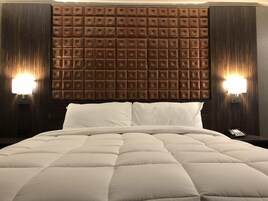 Escritorio, wifi gratis y ropa de cama 