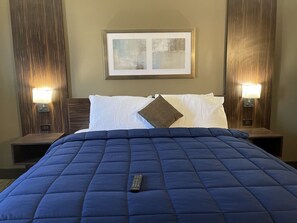 Standard Room | Desk, free WiFi, bed sheets - Lincoln Hotel Philadelphia (Bensalem)
