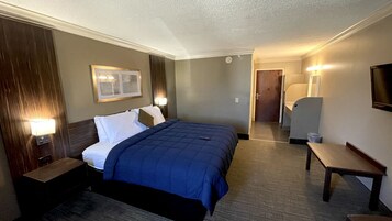 Escritorio, wifi gratis y ropa de cama 