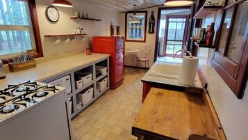 雪櫃、微波爐、焗爐、爐具