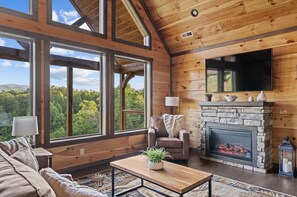 Smart TV, fireplace, video games, table football - Best Location w/ Views, KING Beds, 3 TV Gaming Wall, and Giant Scrabble Board (Sevierville)
