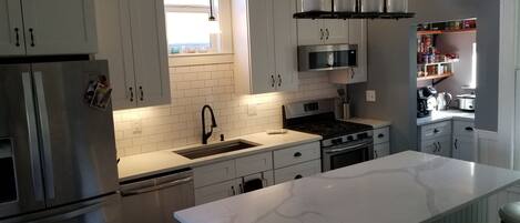 Refrigerador, microondas, horno, placa de cocina