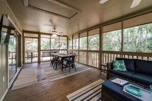 Interior - Fabulously Updated 3 BR/2BA Cottage, Pet Friendly w/ fee, Amenity Cards Included! (Seabrook Island)