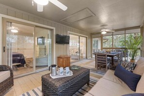 TV, books - Fabulous 3 BR/2BA Cottage, Pet Friendly w/ fee, Amenity Access Included! (Seabrook Island)