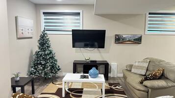 Smart TV, fireplace
