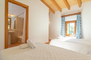 5 slaapkamers, een strijkplank/strijkijzer, gratis wifi, beddengoed