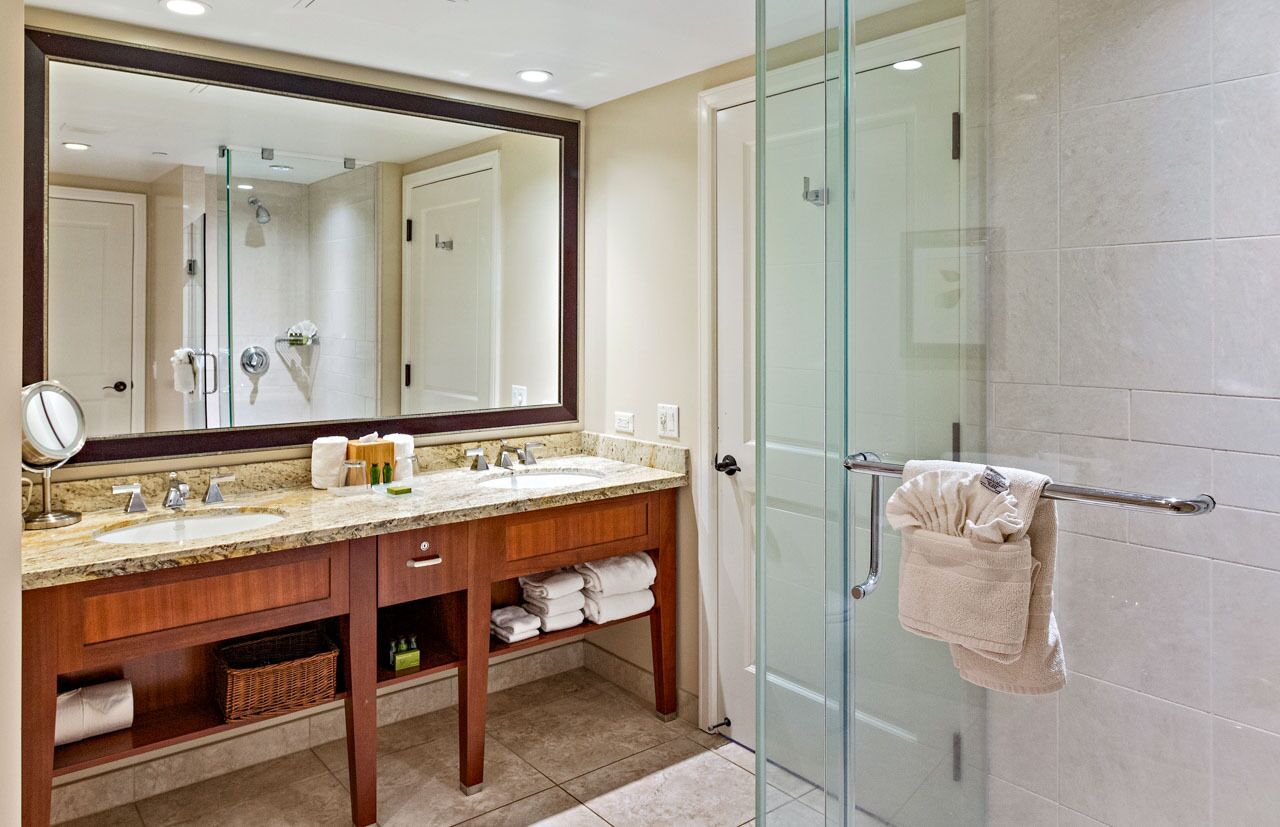 Bathtub, hair dryer, towels