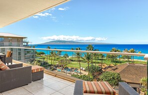 Property grounds - Maui Resort Rentals: Honua Kai – Incredible 5 Bedroom Oceanfront Gem, Over 3600 combined Sq. Ft. w/ Built-in Viking BBQ!. (Lahaina)