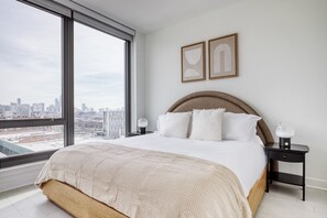 1 bedroom, iron/ironing board, WiFi, bed sheets - Ideal West Loop 1BR w/ Pool, Coworking & Gym, 1 block to L, by Blueground (Chicago)