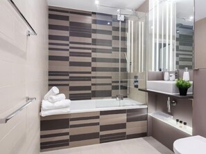 Towels - Avant-Garde, Shoreditch by Interhome (Shoreditch)