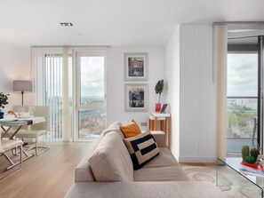 TV - Avant-Garde, Shoreditch by Interhome (Shoreditch)