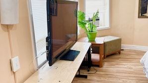 ห้องคลาสสิก, 1 ห้องนอน | โต๊ะทำงาน, พื้นที่ ทำงานแบบใช้แล็ปท็อป, เตารีด/โต๊ะรีดผ้า, Wi-Fi ฟรี