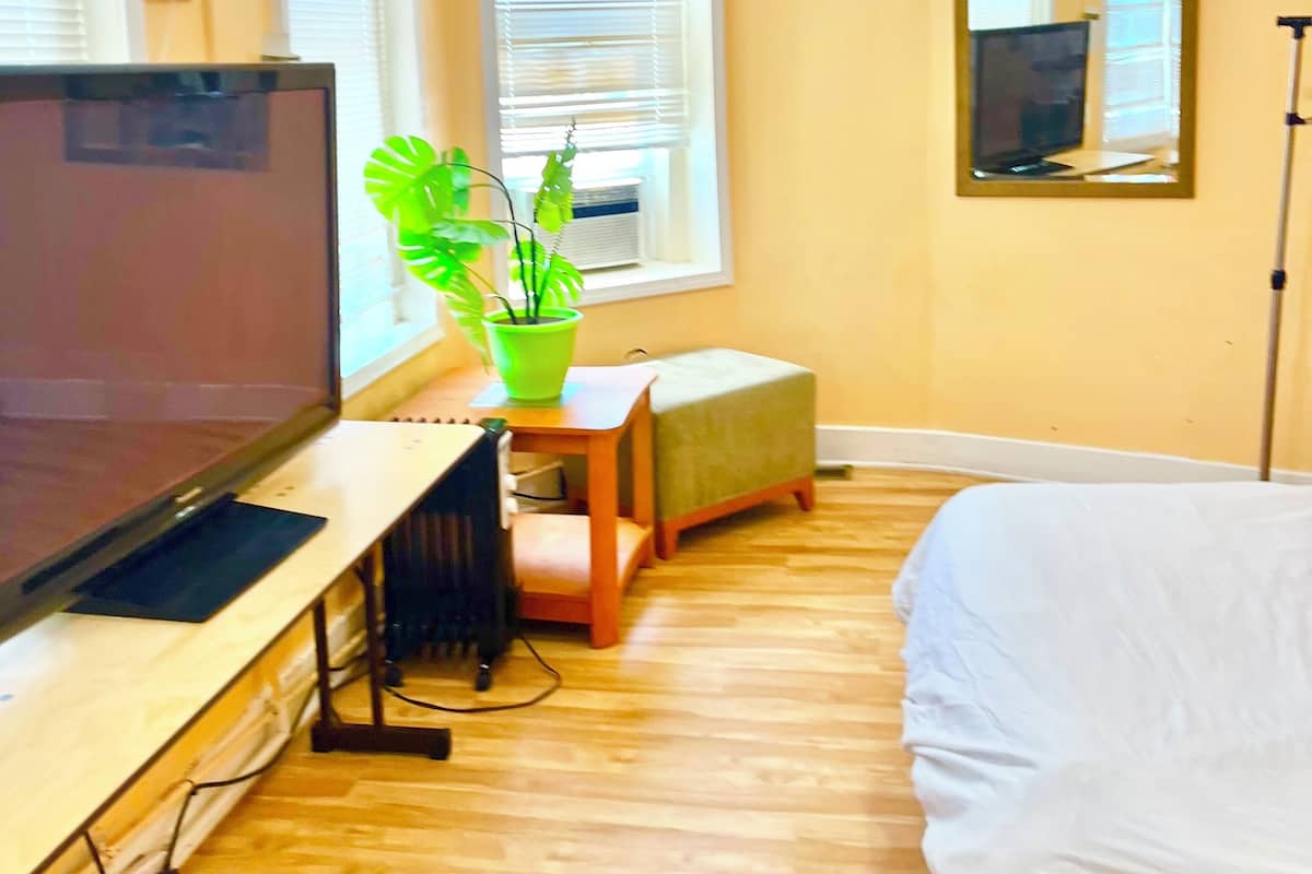 Classic Room, 1 Bedroom | Desk, laptop workspace, iron/ironing board (on request), WiFi (free)